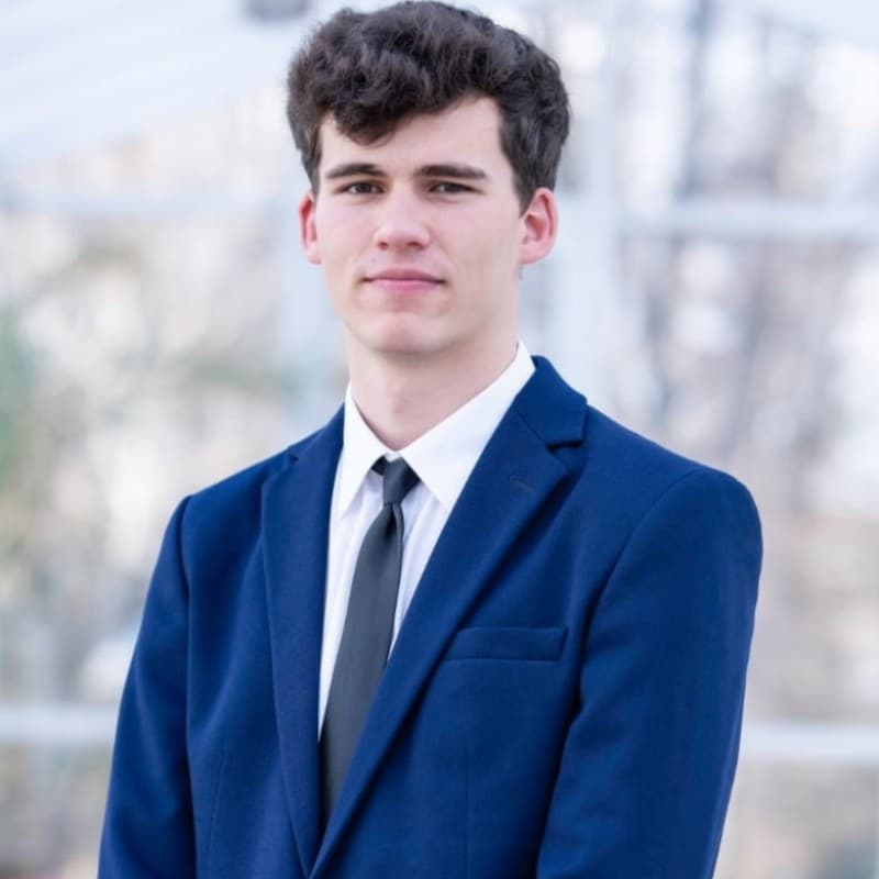 Founder of Hostera 24